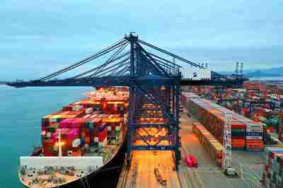 航拍深圳鹽田集裝箱港 密密麻麻，蔚為壯觀